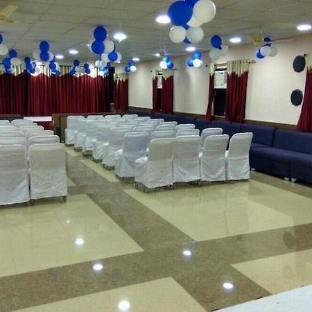 Hotel Sukh Sagar Gwalior Exteriör bild