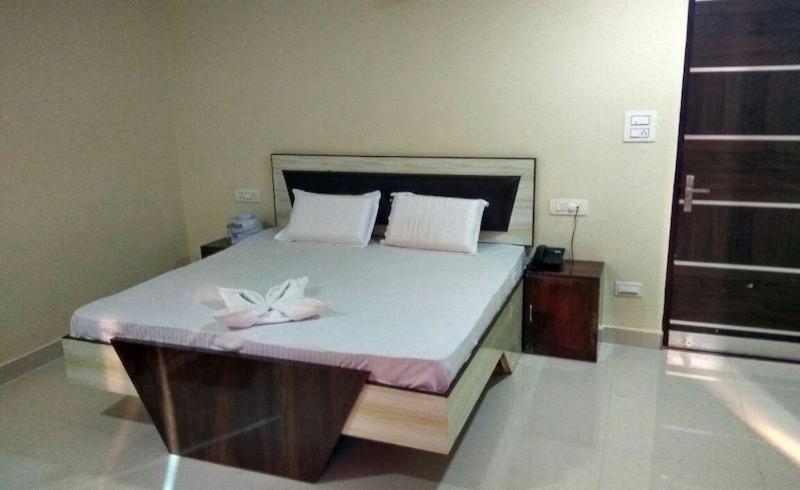 Hotel Sukh Sagar Gwalior Exteriör bild